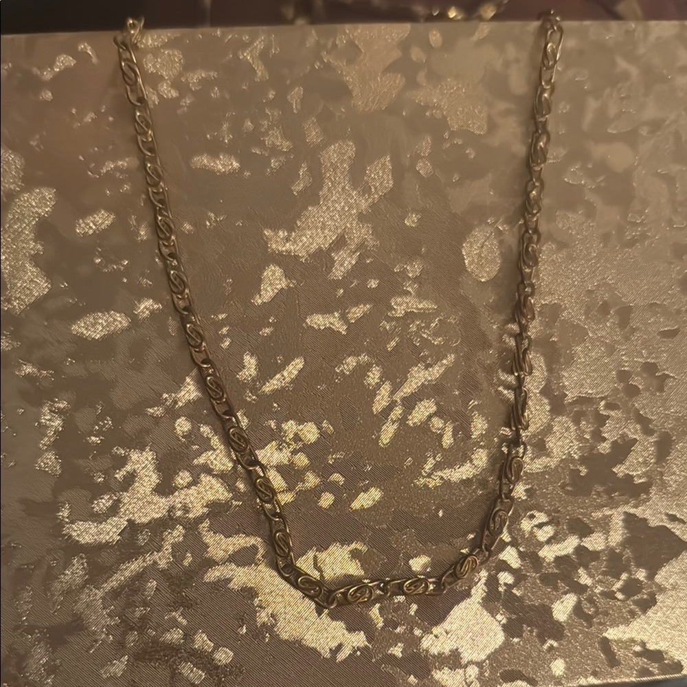 Minimalist Gold Necklace with Delicate Chain Design